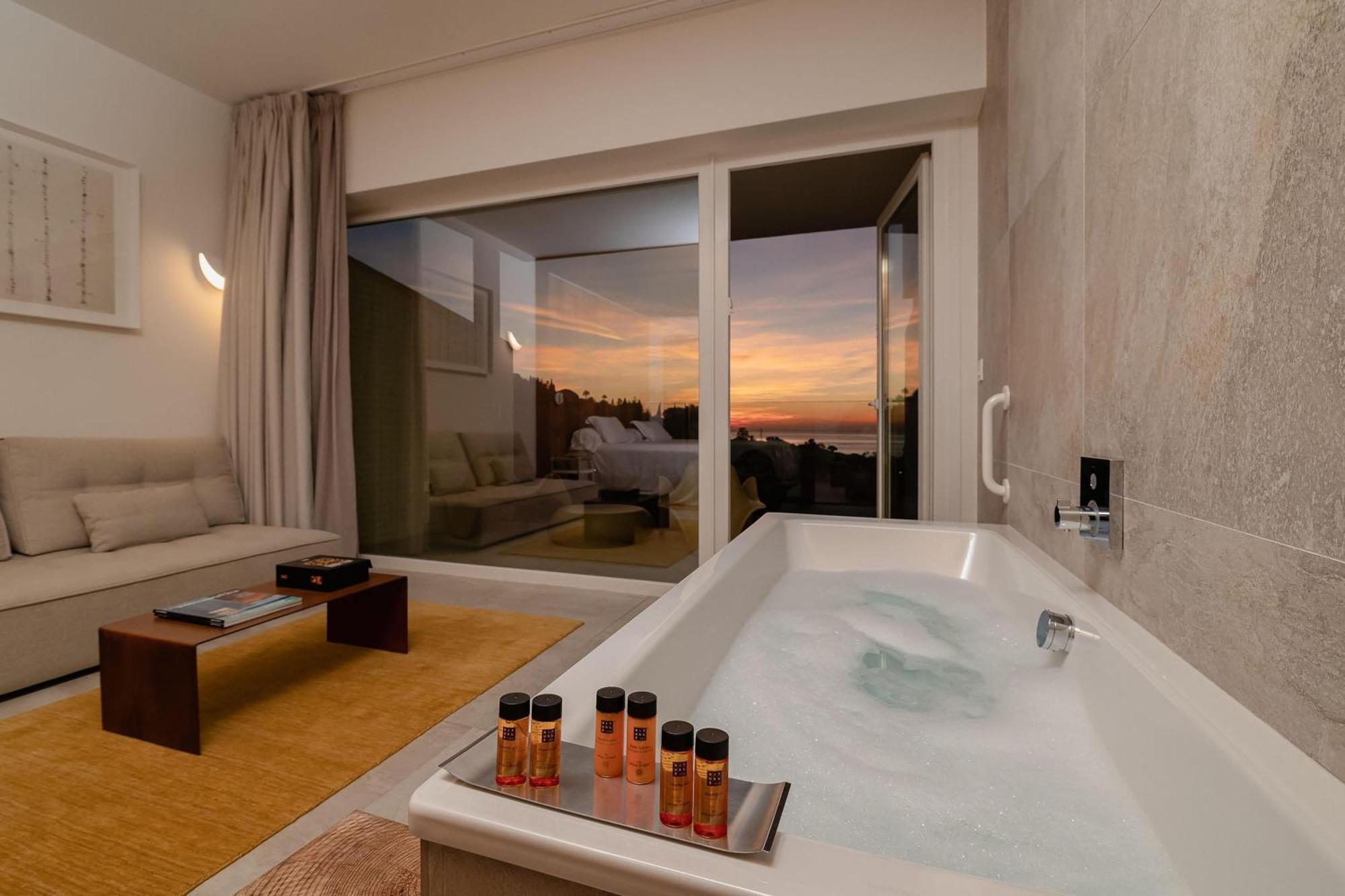 Twin Leiro Suite Sea View