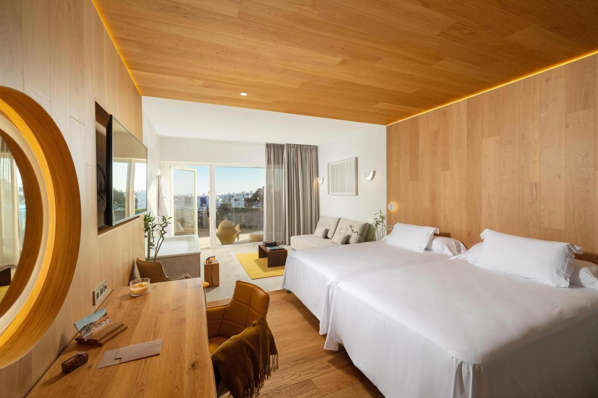 Twin Leiro Suite Sea View